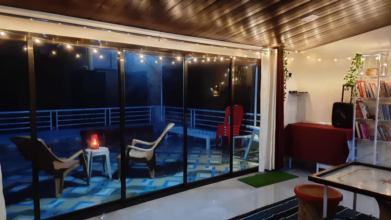Auberge de jeunesse Costel à Mālvan Extérieur photo