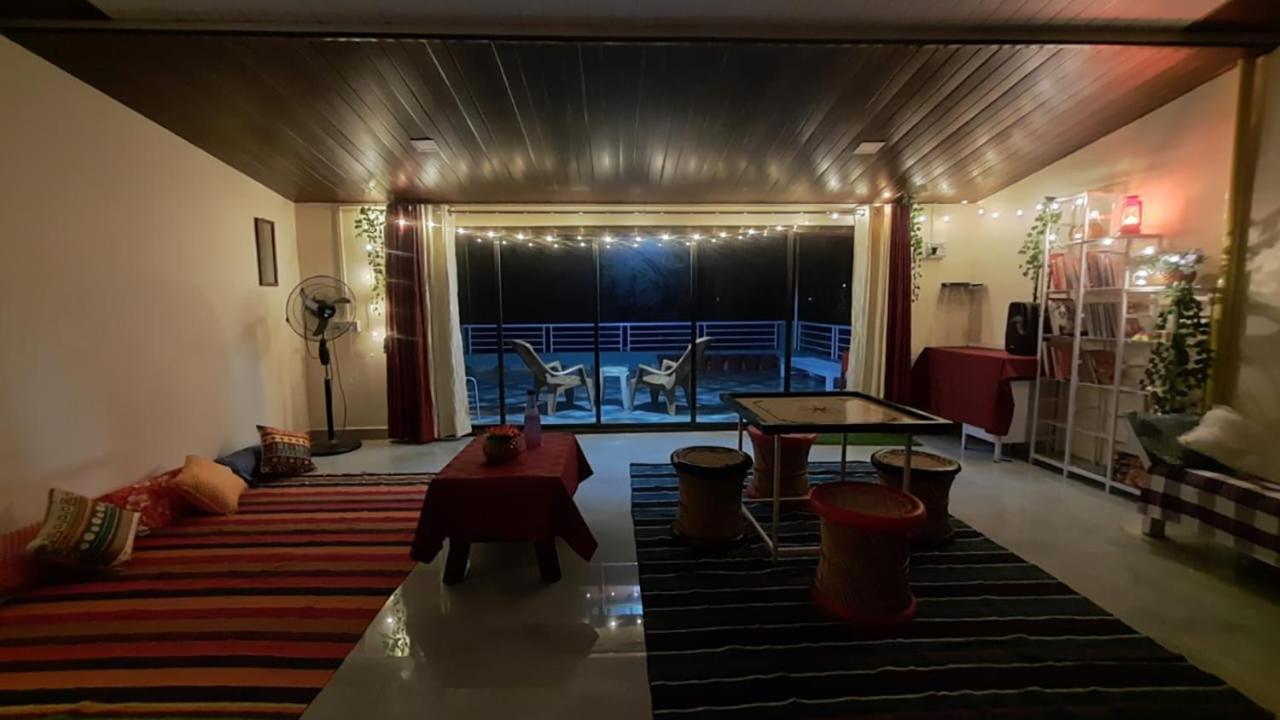 Auberge de jeunesse Costel à Mālvan Extérieur photo
